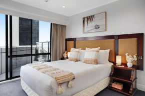Luxurious Apt with Rooftop Pool Gym Tennis Carpark
